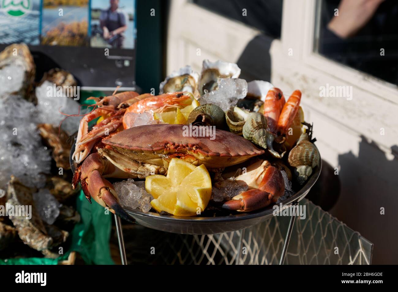 Seafood Platter on Ice, plateau de fruits de mer sur glace, Cafe Bar, Montmatre, Paris, France, featuring crab, whelks, prawns, crabe, bulot, crevette Stock Photo