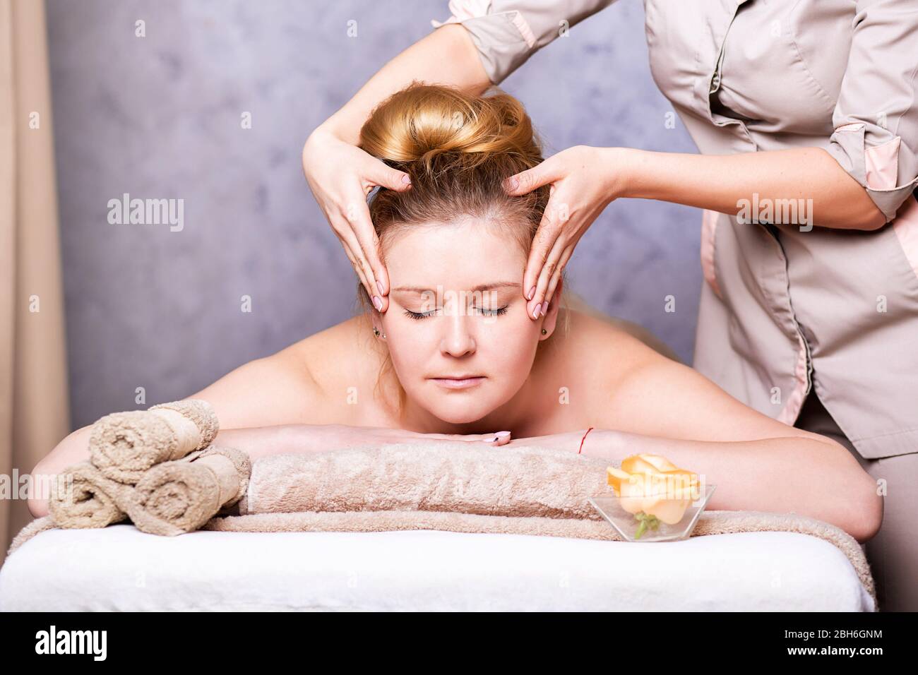 head massage. Closeup of a Young Woman Getting Spa Treatment. Stock Photo