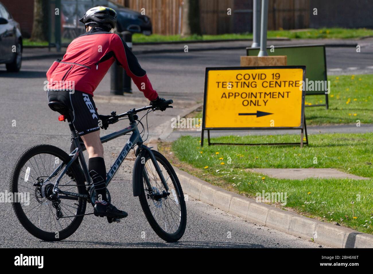 Grangemouth, Scotland, UK. 24 April 2020. Covid-19 drive-in testing centre in Grangemouth. The centre, which tests NHS workers, opened yesterday but has seen very few people arriving for tests. Iain Masterton/Alamy Live News Stock Photo