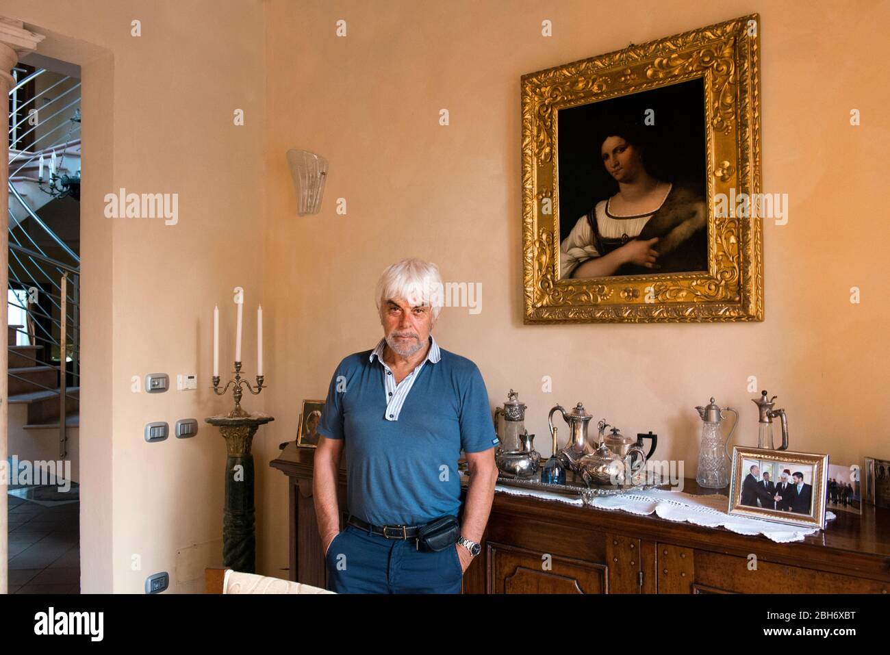 Portrait of the writer and archaeologist Valerio Massimo Manfredi in his home in Piumazzo (MO) - Stock Photo