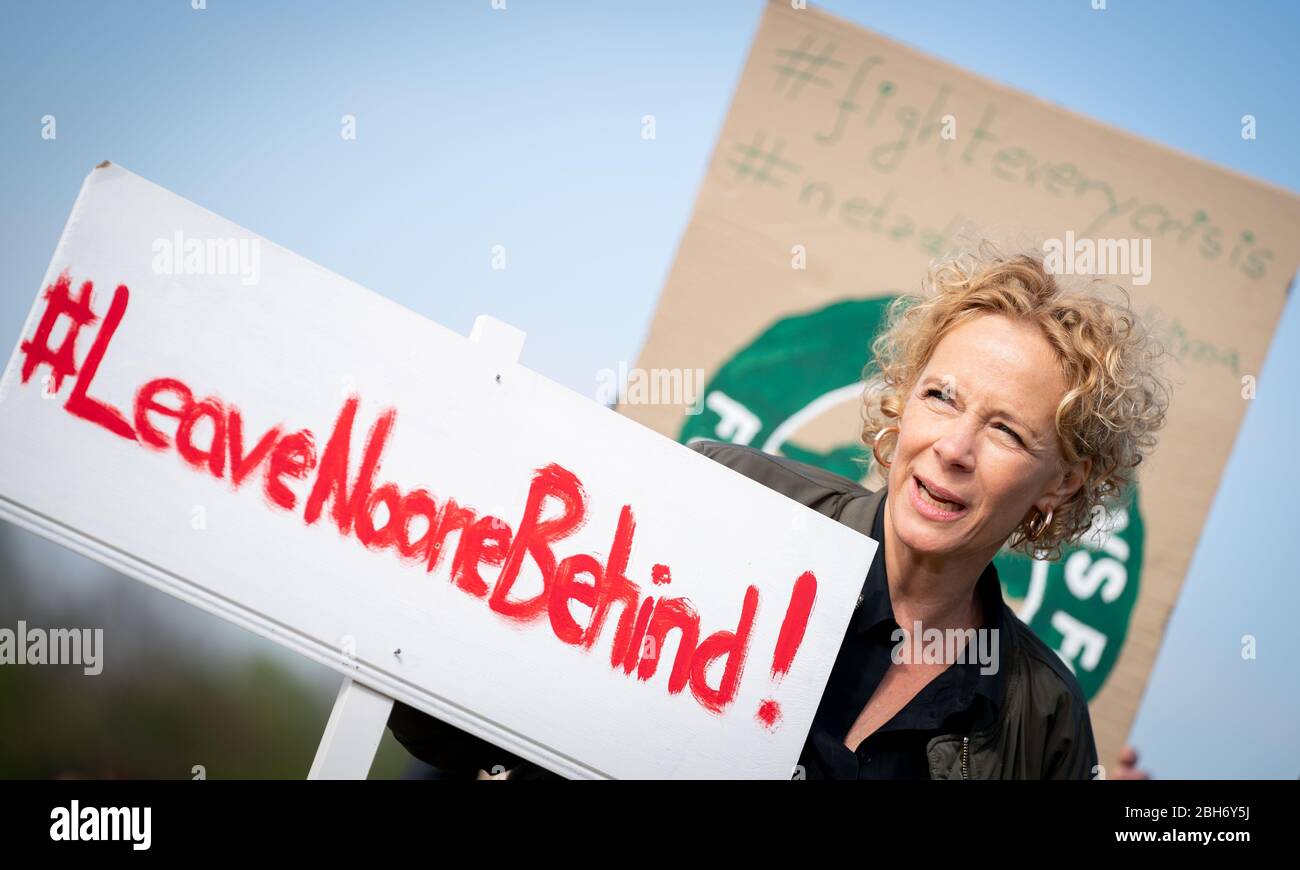 Berlin, Germany. 24th Apr, 2020. Katja Riemann, actress, takes part in the alternative climate strike of Fridays for Future on the Reichstag meadow with a poster that reads '#LeaveNoOneBehind'. Because of the continuing spread of the corona virus, the climate strike is being digitally distributed on the Internet and strikers can participate via the website at www.fridaysforfuture.de/netzstreikfursklima. Credit: Kay Nietfeld/dpa/Alamy Live News Stock Photo