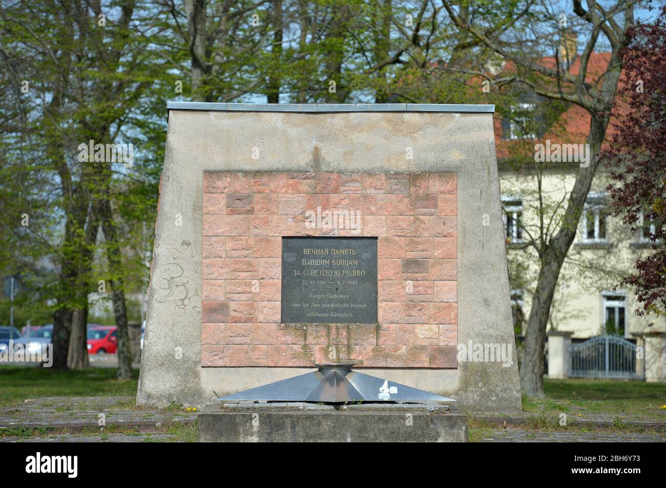 Grimma, Germany. 16th Apr, 2020. '22 June 1941 - 9 May 1945 Eternal commemoration of the fighters who died for their Soviet homeland' is the motto of the memorial site in Grimma, Saxony, from which the T 54 tank has since been removed and which is in a questionable condition. Credit: Volkmar Heinz/dpa-Zentralbild/ZB/dpa/Alamy Live News Stock Photo
