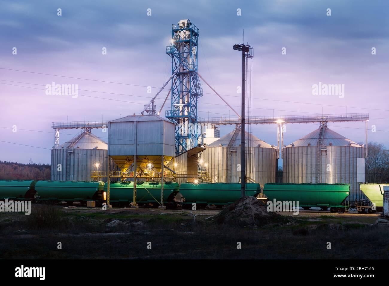 Modern steel agricultural grain granary silos cereal storage warehouse