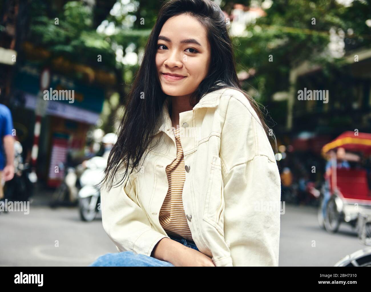 Vietnam young woman casual hi-res stock photography and images - Alamy