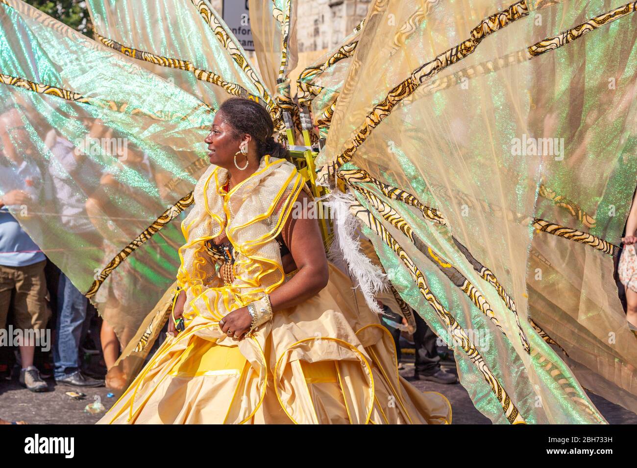 Notting hill carnival dance parade hi-res stock photography and images ...