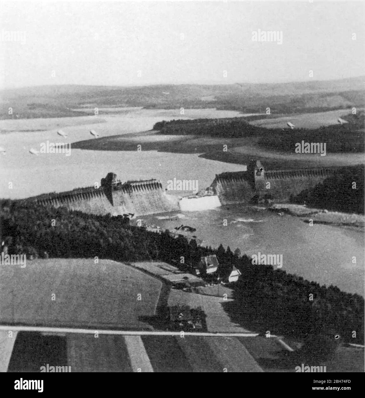 MÖHNE DAM breached by Lancaster bombers from RAF 617 Squadron during Operation Chastise 16-17 May 1943. Reconnaissance photo by F/O Jerry Fray 542  Squadron from his Spitfire PR IX. Note barrage balloons above dam. Stock Photo