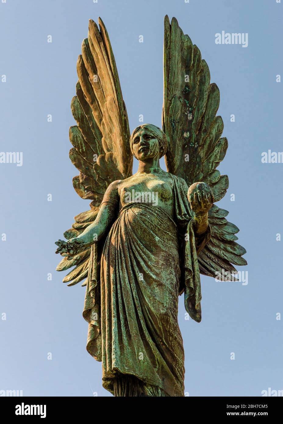 Statue of the Angel of Peace on the memorial to Edward VII, known