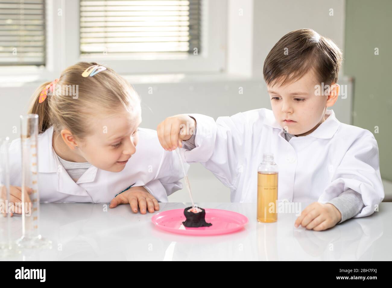 Biology lab children hires stock photography and images Alamy