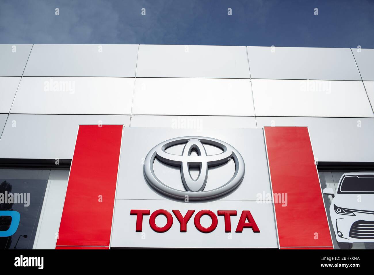 Toyota Lexus Logo High Resolution Stock Photography and Images - Alamy