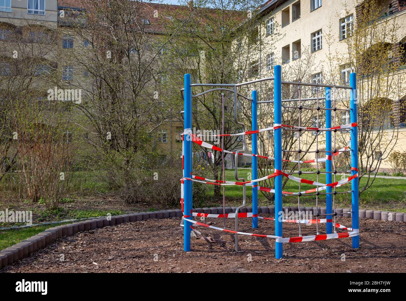 28.03.2020, Berlin, Berlin, Germany - Climbing scaffold on a playground in Berlin Pankow closed due to the corona crisis. 0MC200328D720CAROEX.JPG [MOD Stock Photo
