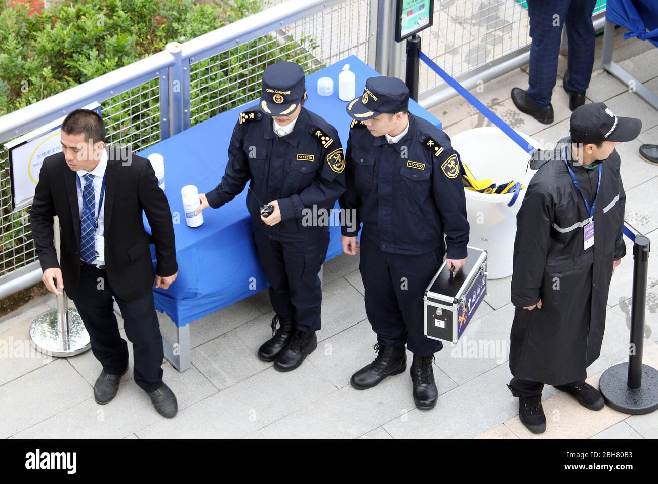 23.03.2019, Conghua, Guangdong, China - Customs officers. 00S190323D517CAROEX.JPG [MODEL RELEASE: YES, PROPERTY RELEASE: YES (c) caro images / Sorge, Stock Photo