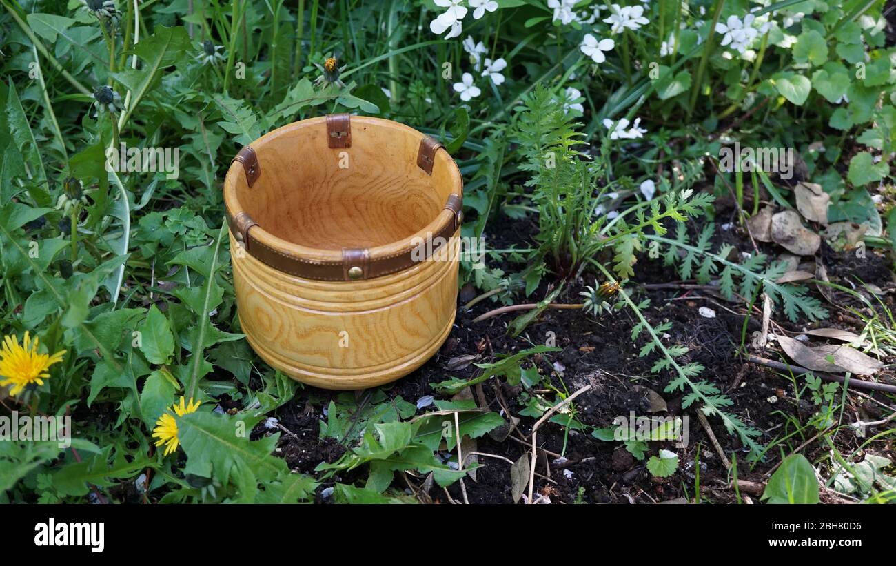 Anglo Saxon mead hall drinking stoop Butlers Field grave 173 57th