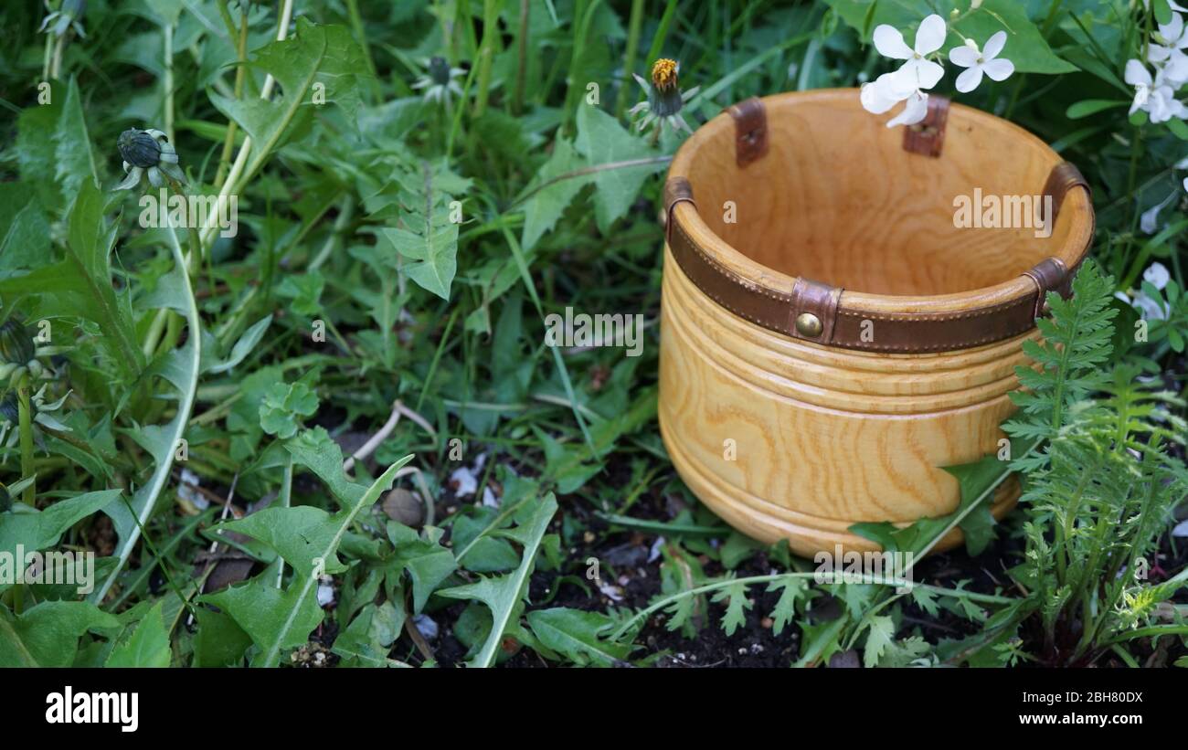 Anglo Saxon mead hall drinking stoop Butlers Field grave 173 57th