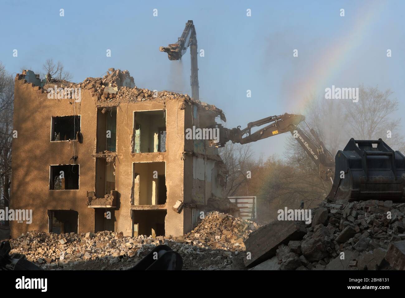 08 04 Berlin Germany Residential House Is Being Torn Down 00s0408d540caroex Jpg Model Release Yes Property Release Yes C Caro Imag Stock Photo Alamy