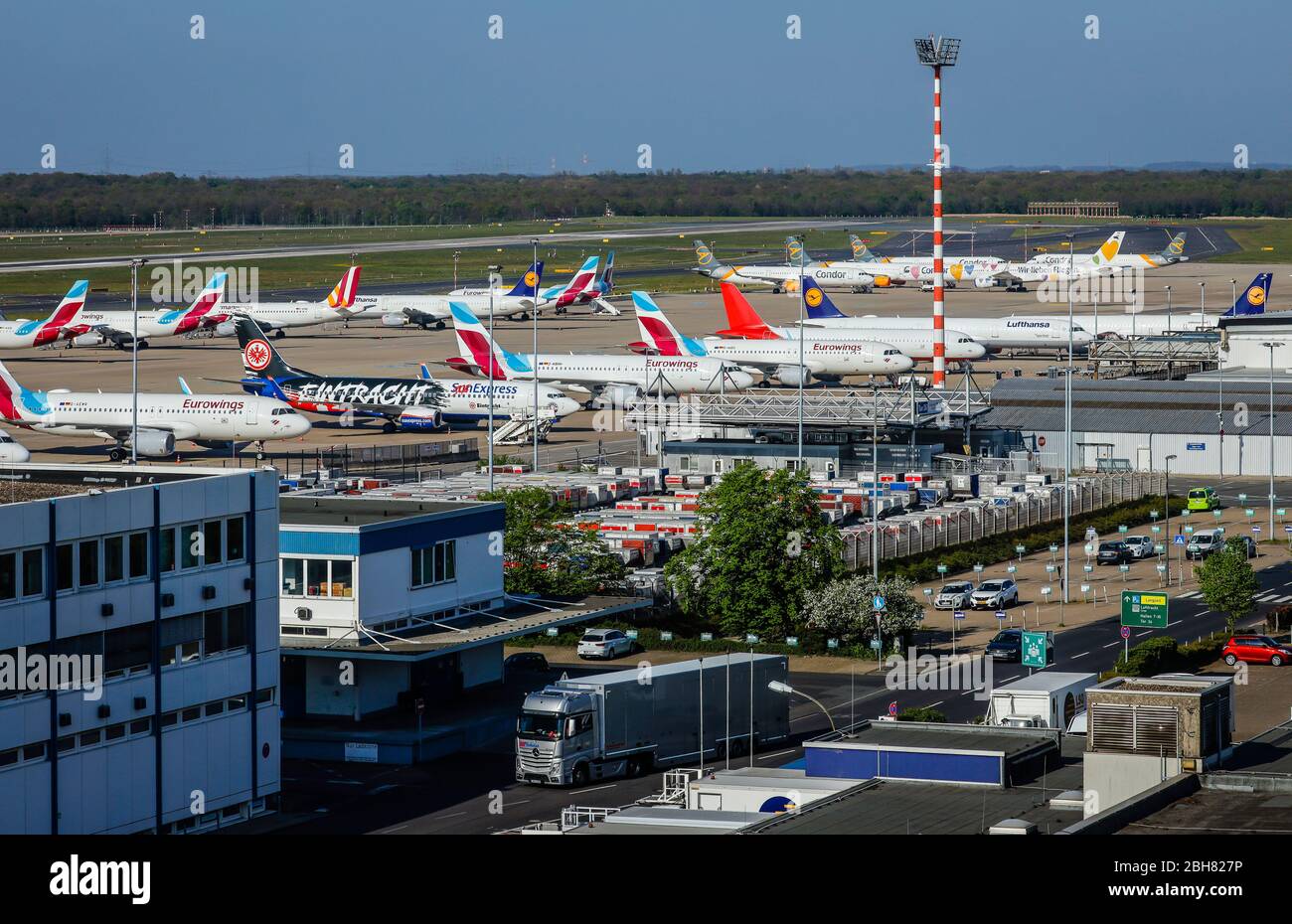 15.04.2020, Duesseldorf, North Rhine-Westphalia, Germany - Duesseldorf airport in times of the corona crisis, many planes of the airlines Condor, Euro Stock Photo