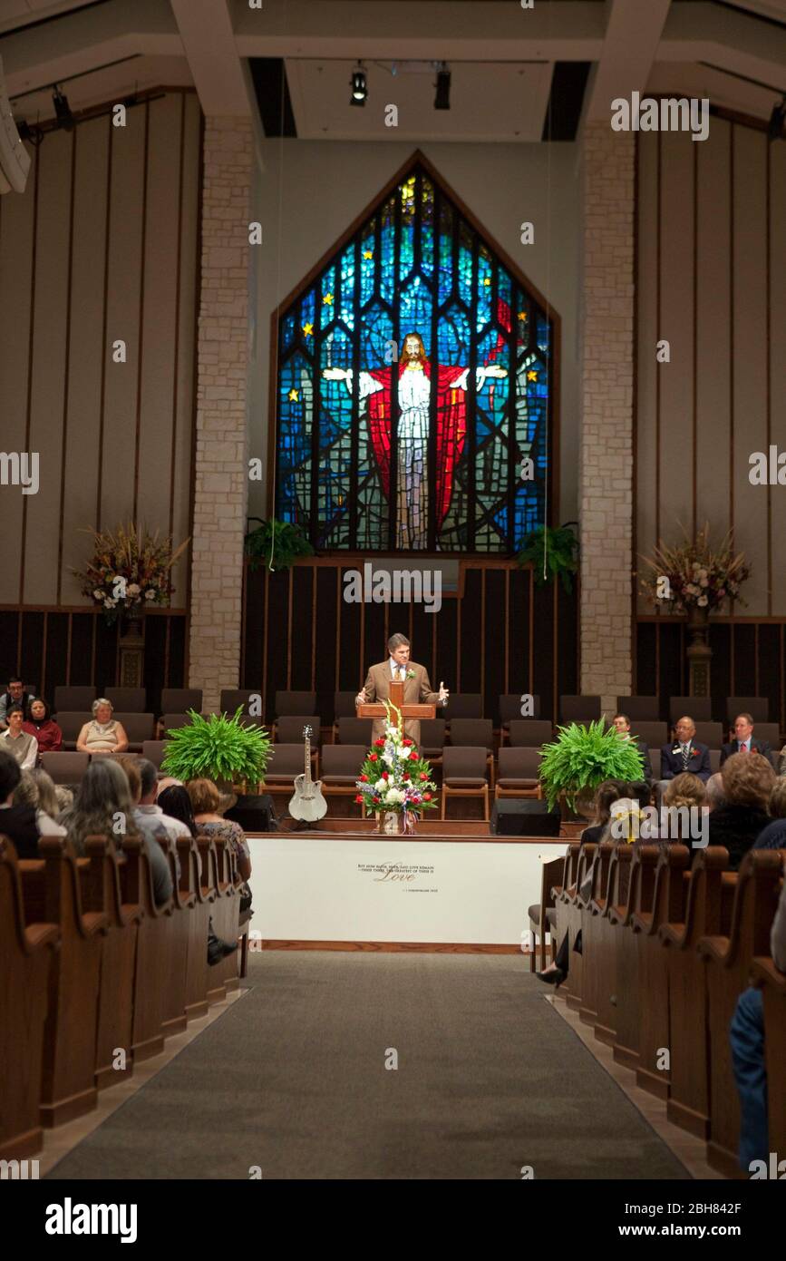 Crowded church service hires stock photography and images Alamy