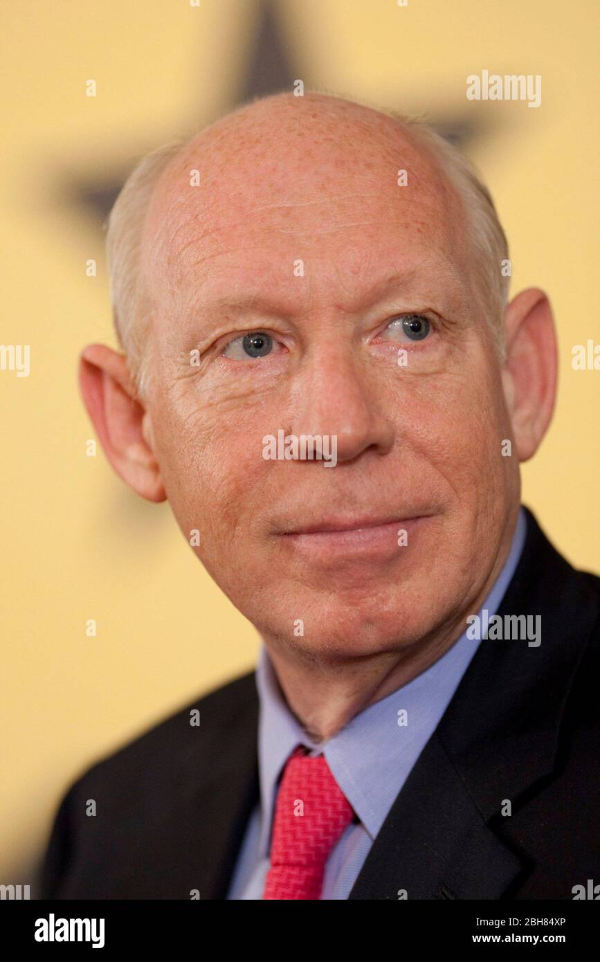 Austin Texas USA, February 17 2010: Former Houston mayor Bill White appears before businesspeople and lobbyists in Austin as part of his campaign for Texas governor following last week's Democratic primary victory. White will face incumbent Republican Governor Rick Perry in the fall election. © Bob Daemmrich Stock Photo