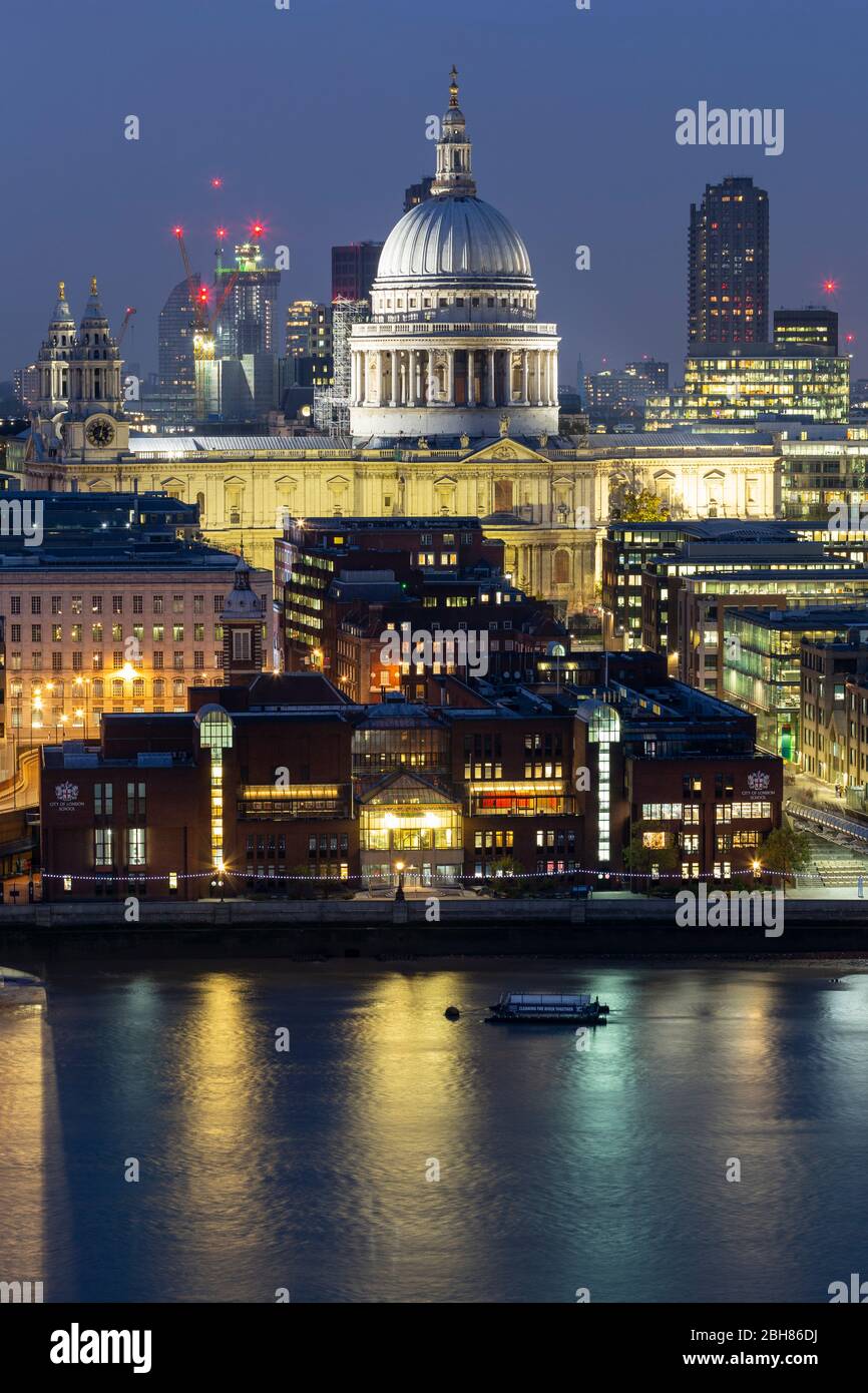 Cityscape view of St. Paul's Cathedral as seen from the viewing level of the Blavatnik Building, Tate Modern, London Stock Photo
