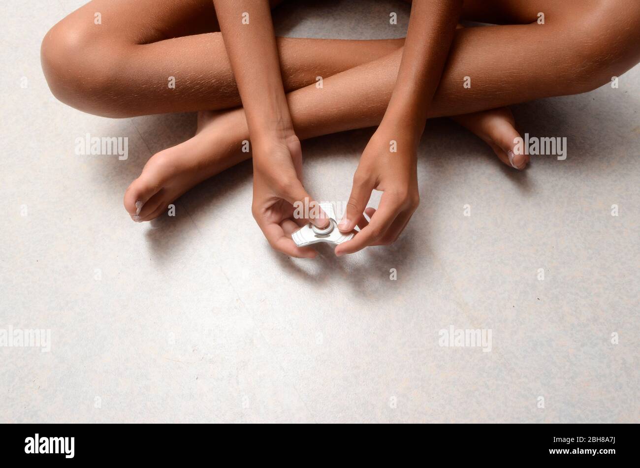 leg spinner toy