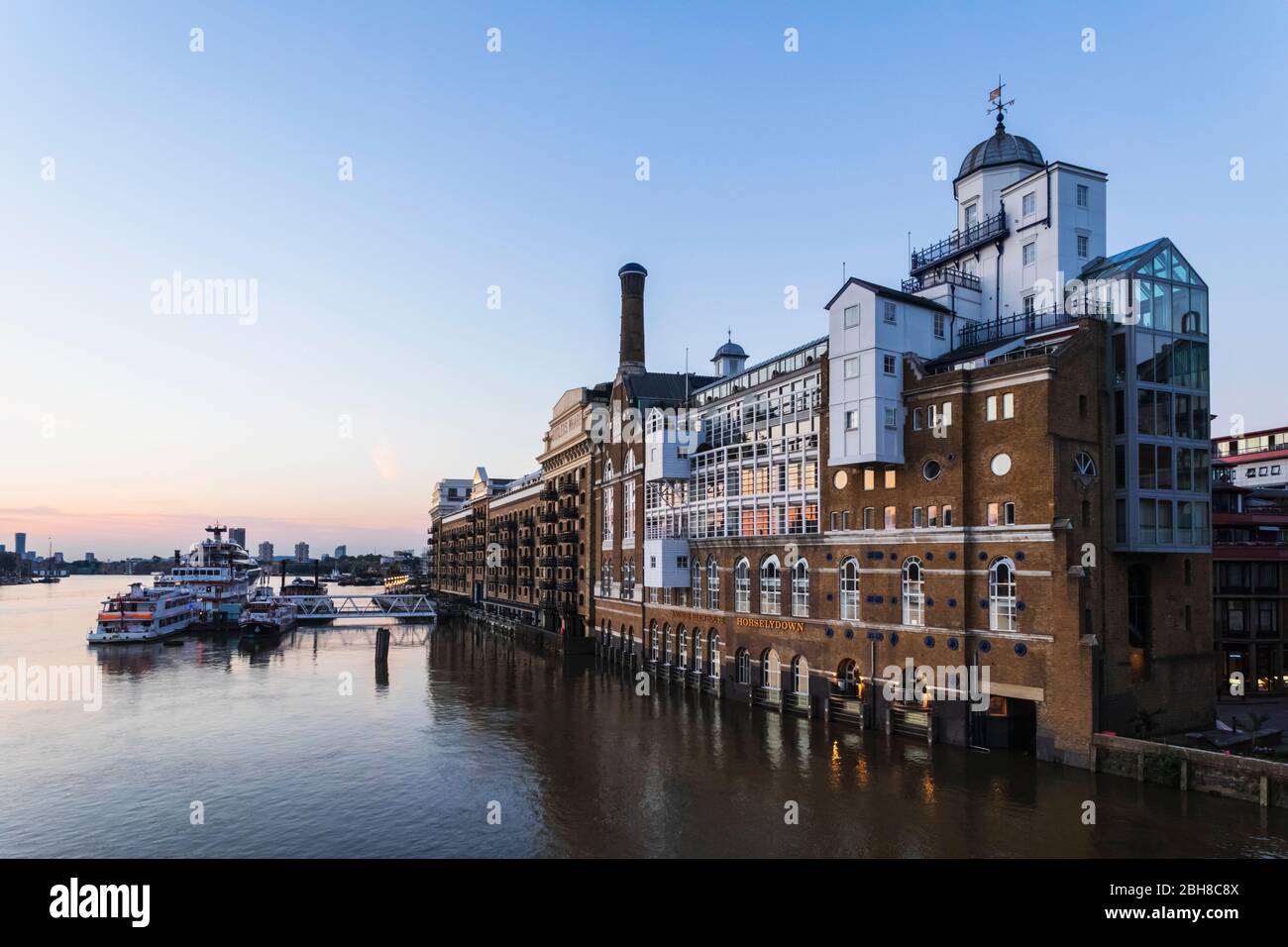 England, London, Southwark, Shad Thames, Butlers Wharf Riverside Apartments Stock Photo
