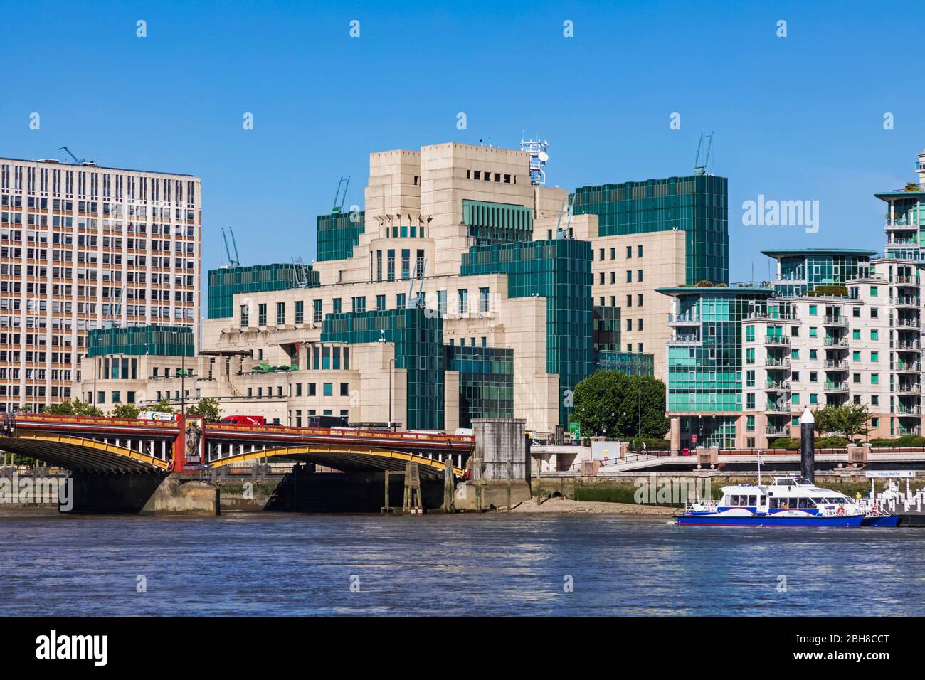 England, London, Vauxhall, Vauxhall Bridge and MI6 Building aka SIS Building Stock Photo