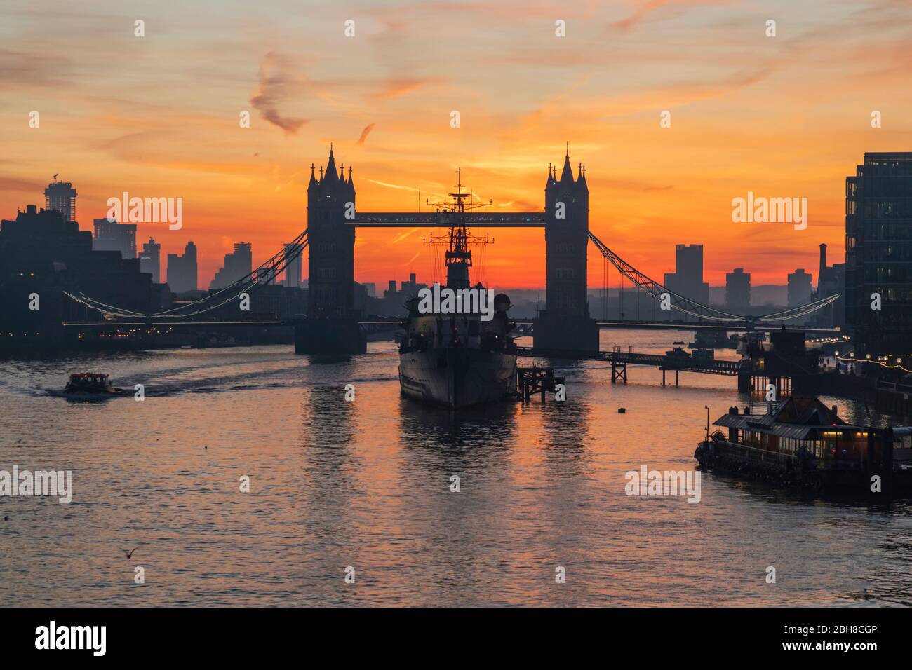 England, London, Tower Bridge and Museum Ship HMS Belfast at Dawn Stock Photo