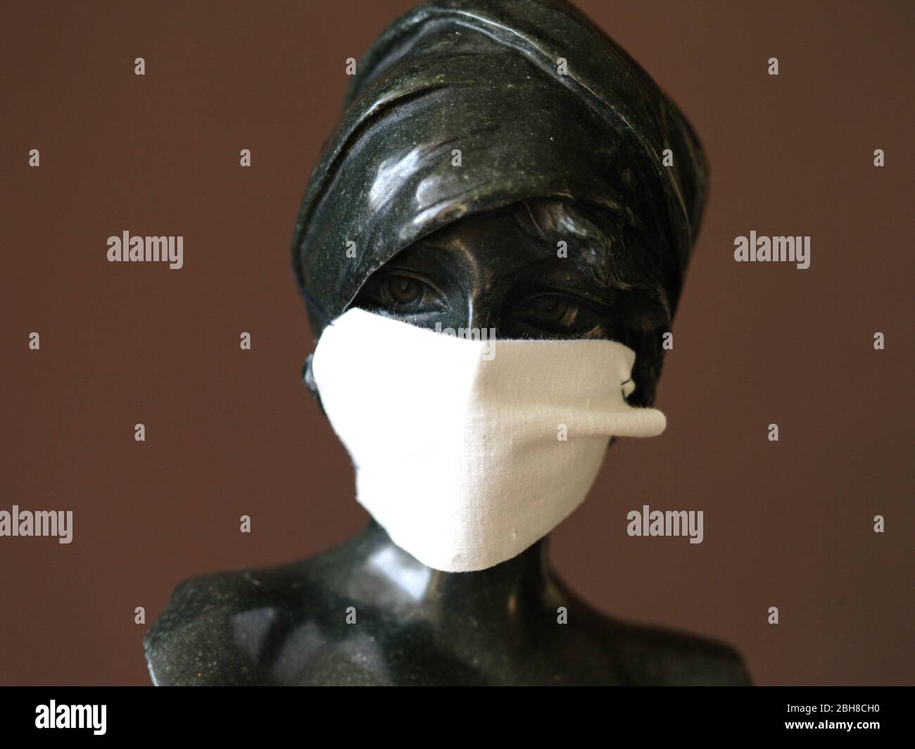 Bust Moe Moebella face mask Covid 19 Corona virus pandemic allegory / metaphor PPE mask Stock Photo