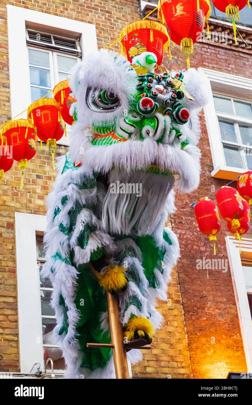 chinese new year parade lion dance
