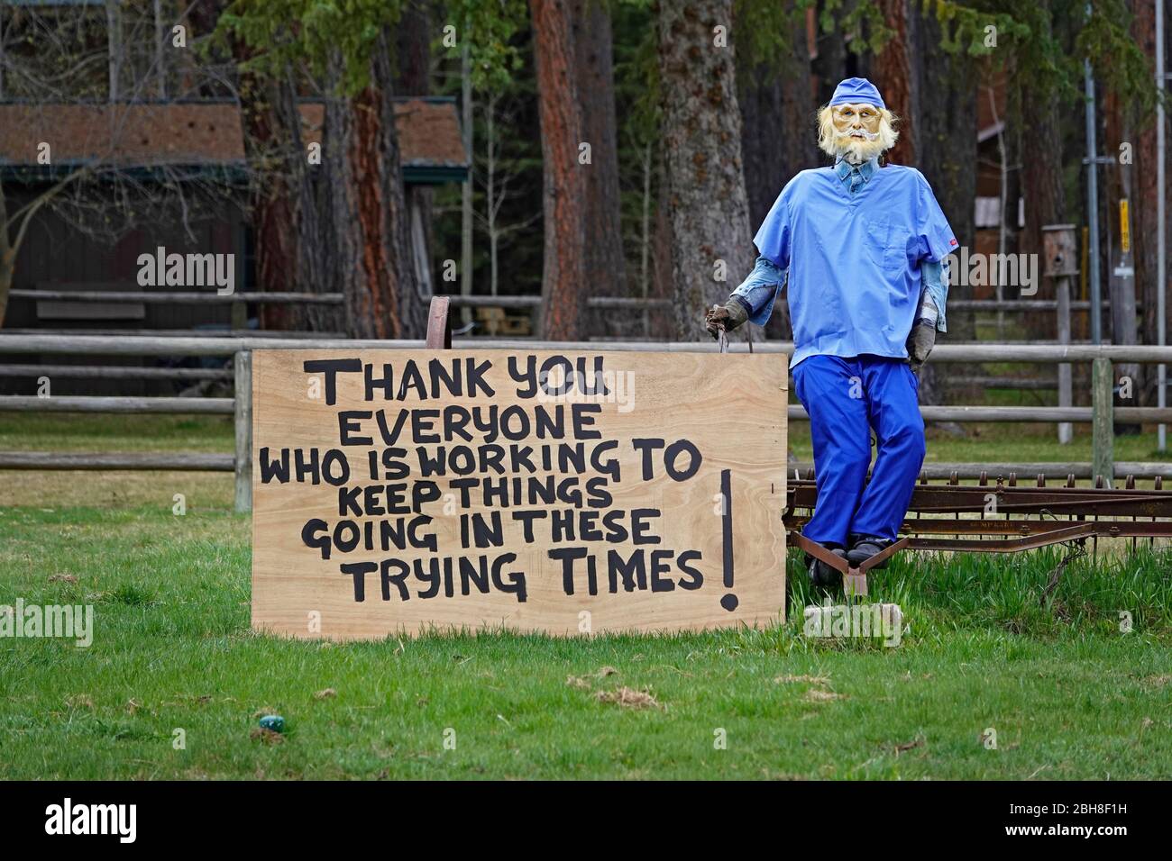 A sign in a farmer's field in Camp Sherman, Oregon, thanking those who are working right through the Covid-19 Endemic. Stock Photo