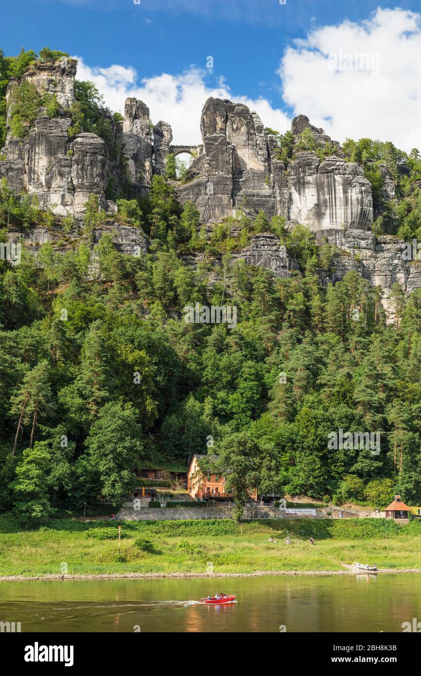 Blick über die Elbe zur Bastei, Elbsandsteingebirge, Nationalpark Sächsische Schweiz, Sachsen, Deutschland Stock Photo