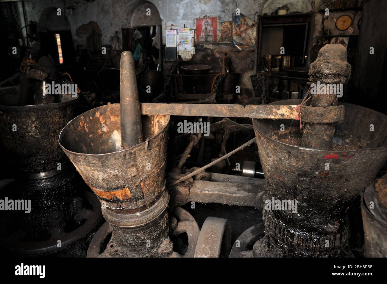 Industrial mortar and pestle machine, Herbs Grinder, seeds grinder