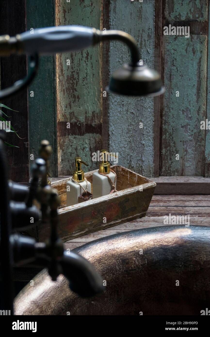 Green Room of the Loy La Long Hotel with a view of the bathroom Stock Photo