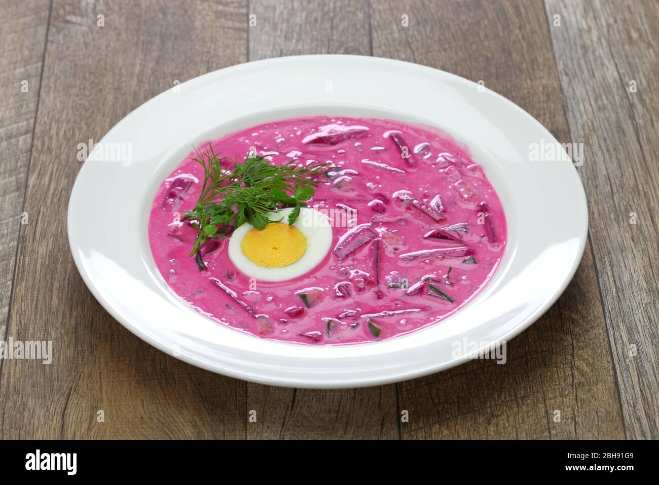 saltibarscai, cold beet soup with kefir, lithuanian borscht Stock Photo
