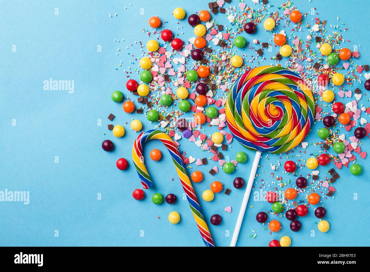 Yellow and blue party background hi-res stock photography and images ...