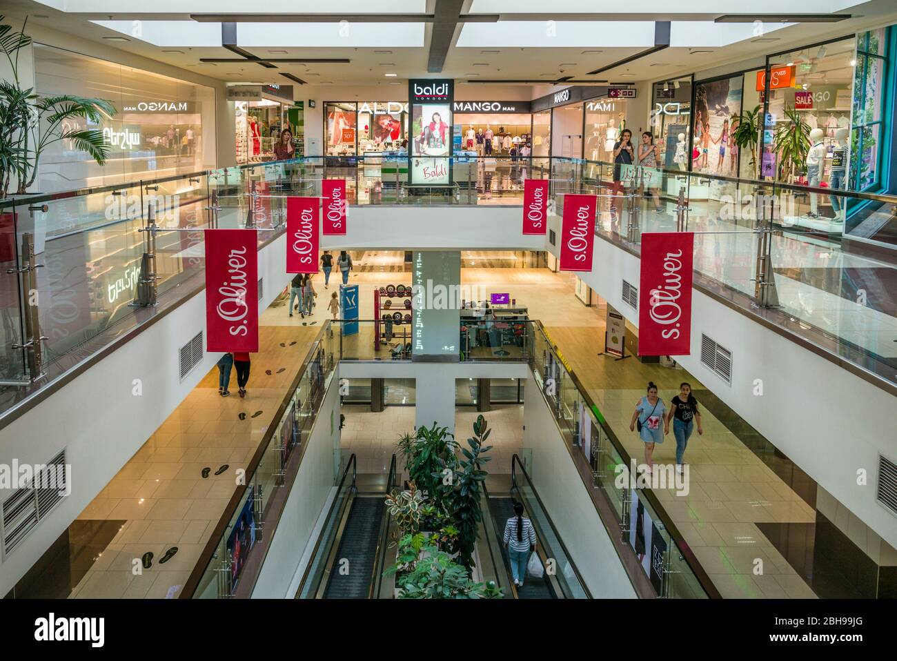 mall hi-res stock photography and images Alamy