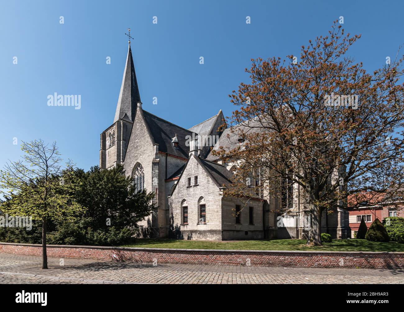 Side view of the gothic parish church in the city centre of Heist-op-den-Berg, Belgium Stock Photo