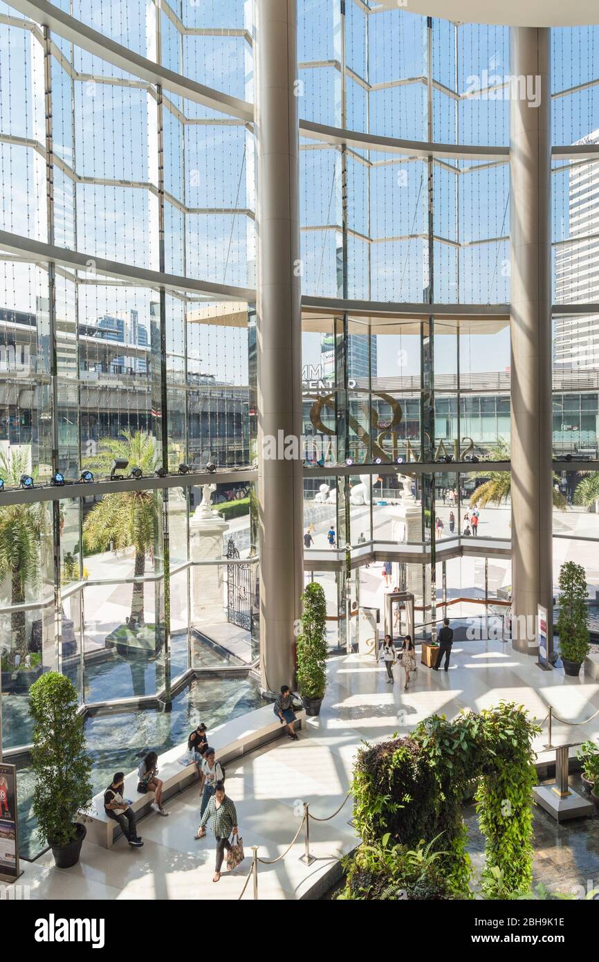 Shopping mall entrance hi-res stock photography and images - Alamy