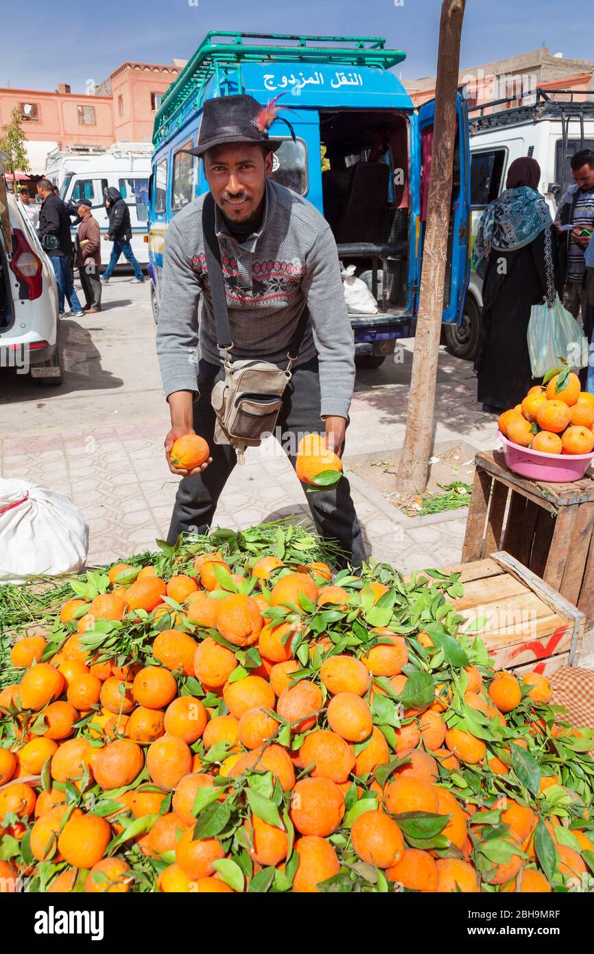 Market day in El Kelaa M'Gouna, Rosenstadt, street of the Kasbahs, Atlas, Morocco, Al-Magreb, Africa Stock Photo