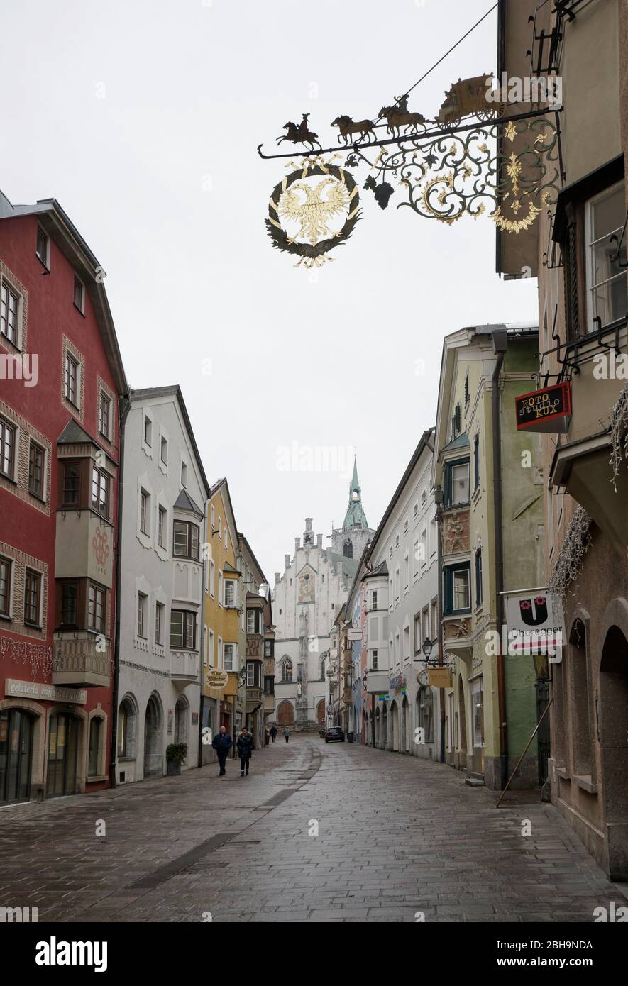 Austria, Tyrol, Schwaz, Franz-Josef-Straße, behind it parish church Maria Himmelfahrt Stock Photo