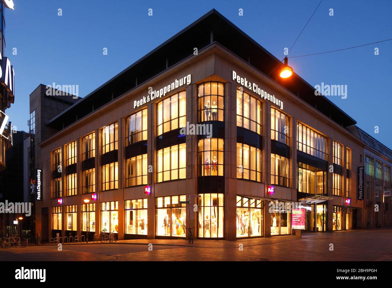 Textilkaufhaus Peek und Cloppenburg, Modernes Geschäftsgebäude, Fußgängerzone Kröpeliner Straße, Rostock, Mecklenburg-Vorpommern, Deutschland, Europa Stock Photo