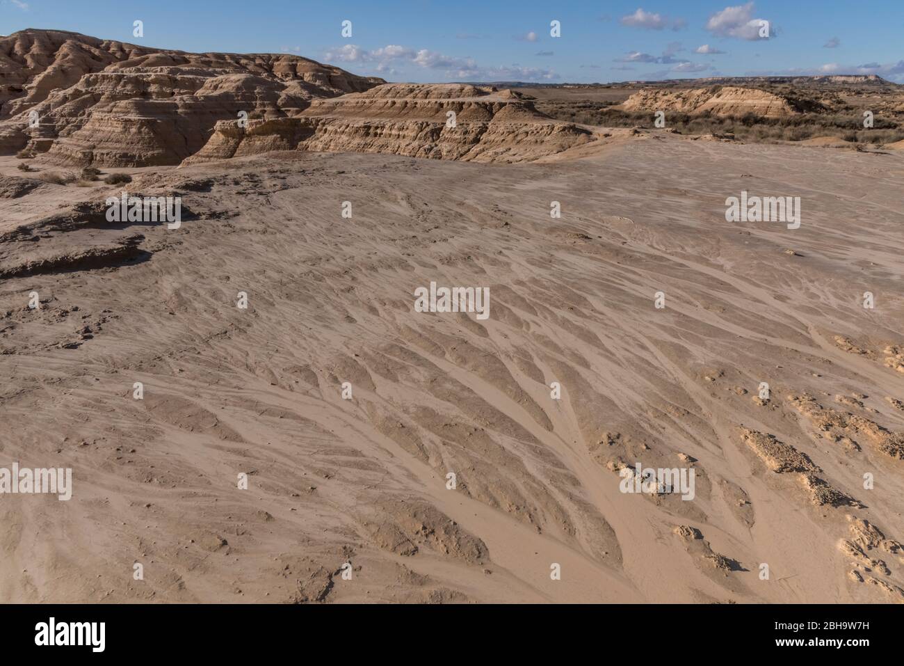 Roadtrip in winter through the semi-desert Bardenas Reales, Navarra, Spain. A UNESCO Biosphere Reserve with among others Castil de Tierra, Pisquerra Mountains and Bardena Blanca. Beautiful patterns in the clay after the rain Stock Photo