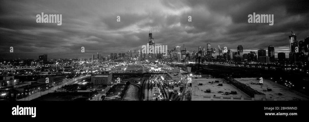 Chicago city skyline black white hi-res stock photography and images ...
