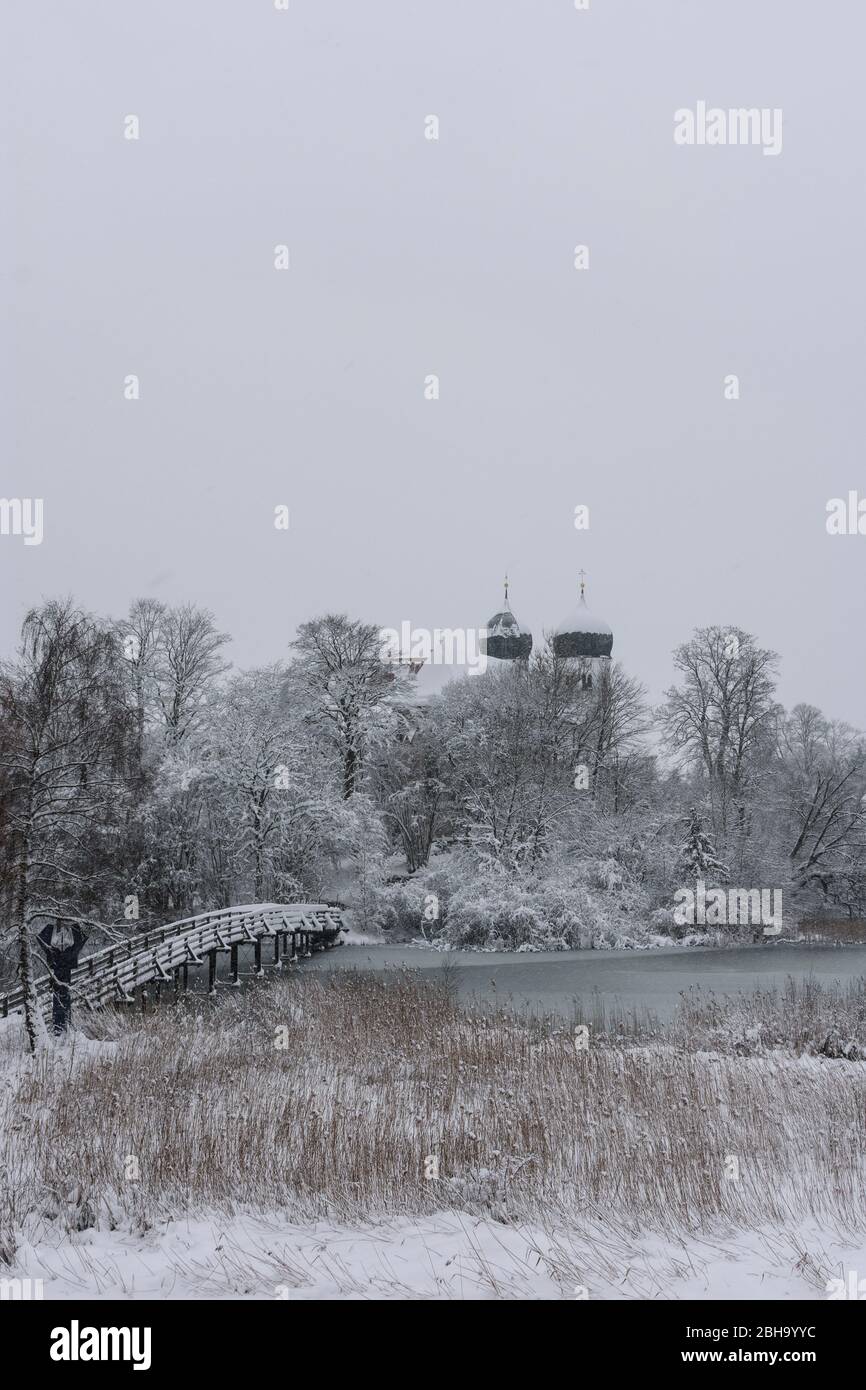 Seeon-Seebruck: Seeon Abbey, lake Klostersee, church Sankt Lambert, snow in Upper Bavaria, Chiemsee Alpenland, Upper Bavaria, Bavaria, Bavaria, Germany Stock Photo