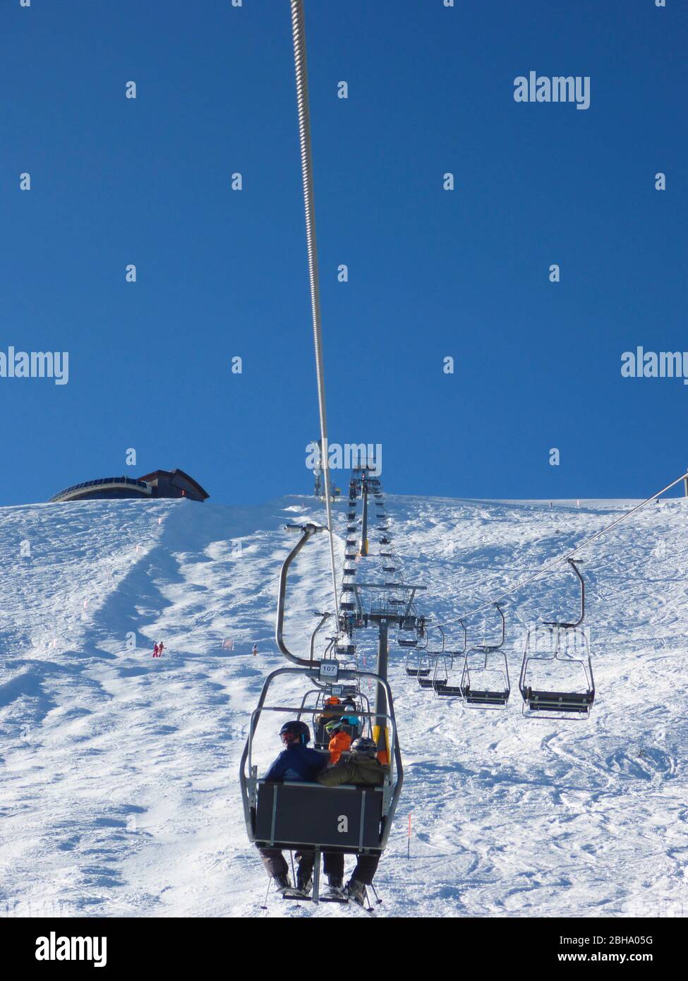 Mitterbach am Erlaufsee: mountain Gemeindealpe, ski lift, skier, downhill skiing in Mostviertel, Lower Austria, Lower Austria, Austria Stock Photo