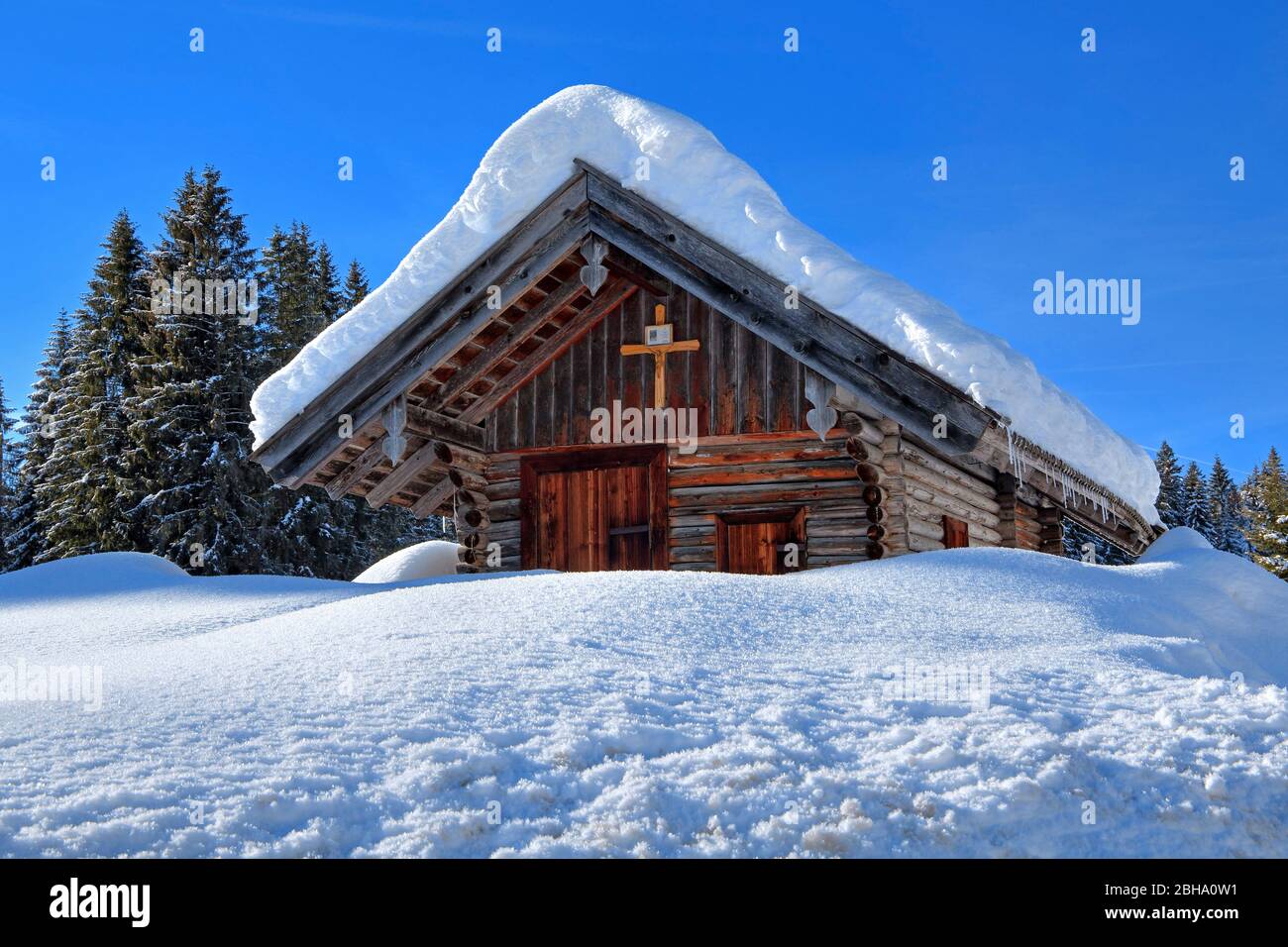 Winterly snowy huts in the Elmau, at Klais, Mittenwald, Upper Bavaria, Bavaria, Germany Stock Photo