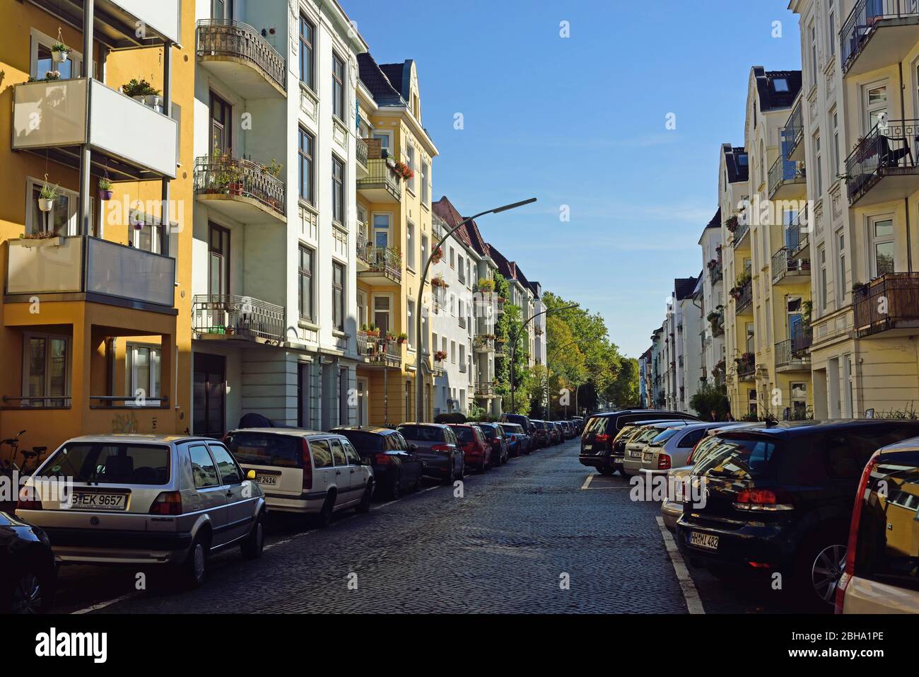 Europe, Germany, Hamburg, Hoheluft-West, Gneisenaustrasse, General's Quarter, popular trendy residential area, urban living, cobblestones, Stock Photo