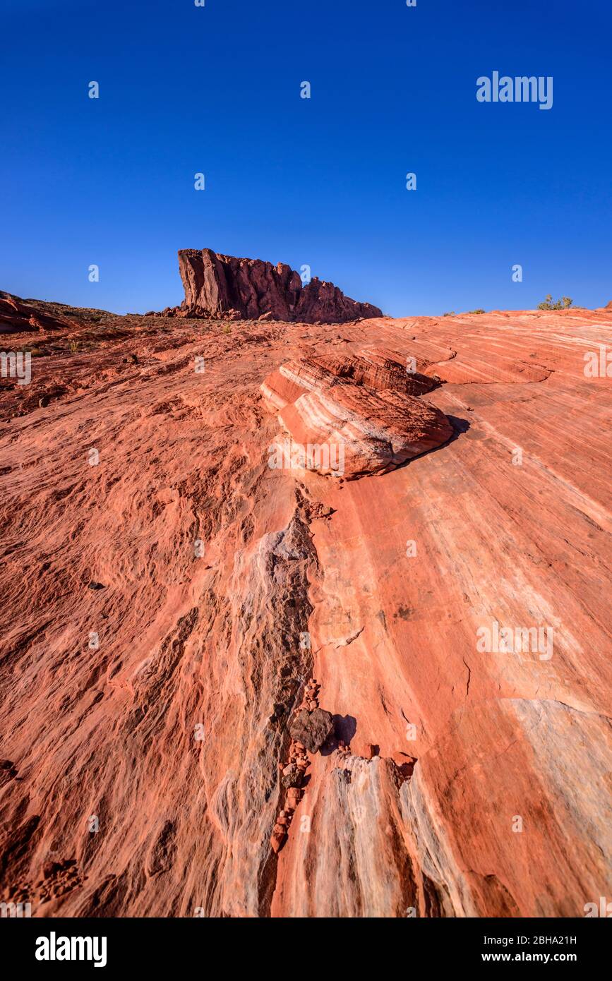 USA, Nevada, Clark County, Overton, Valley of Fire State Park, Fire Wave mit Gibraltar Rock Stock Photo
