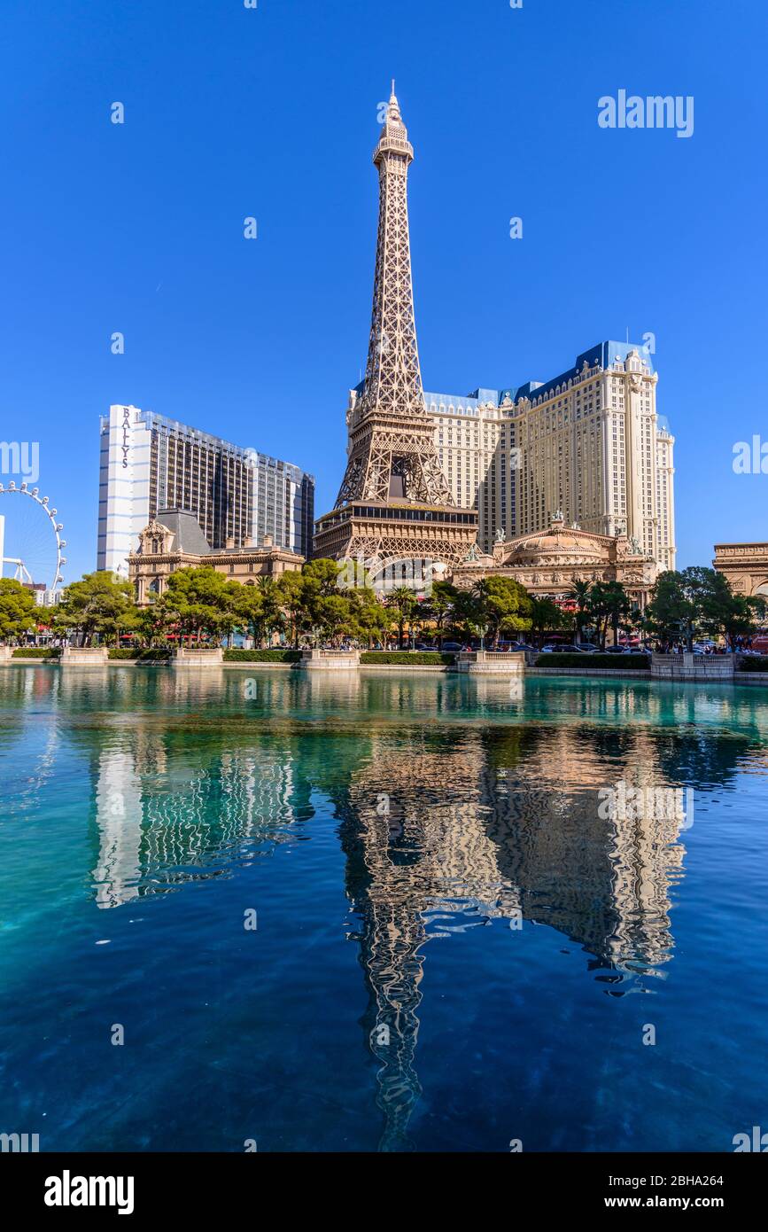 USA, Nevada, Clark County, Las Vegas, Las Vegas Boulevard, The Strip, Paris Las Vegas mit Ballys und Eiffel Tower Stock Photo