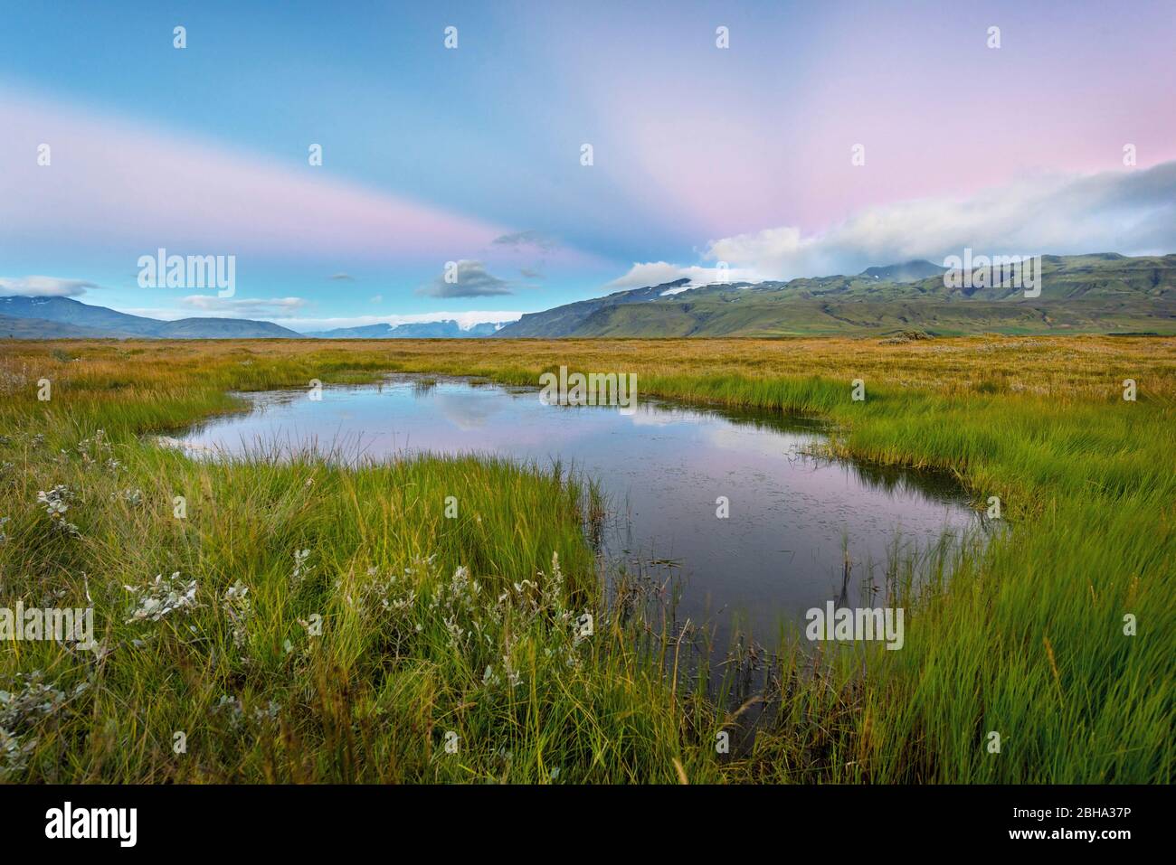 Teich See Wildnis Myrdalsgletscher Berge Porsmork Island Europa Stock Photo Alamy