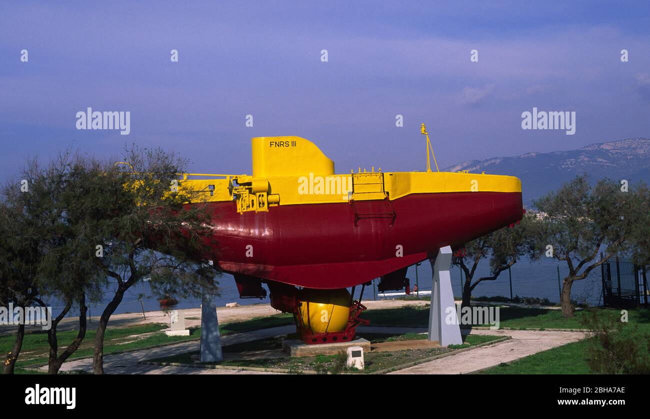 Bathyscaphe hi-res stock photography and images - Page 3 - Alamy